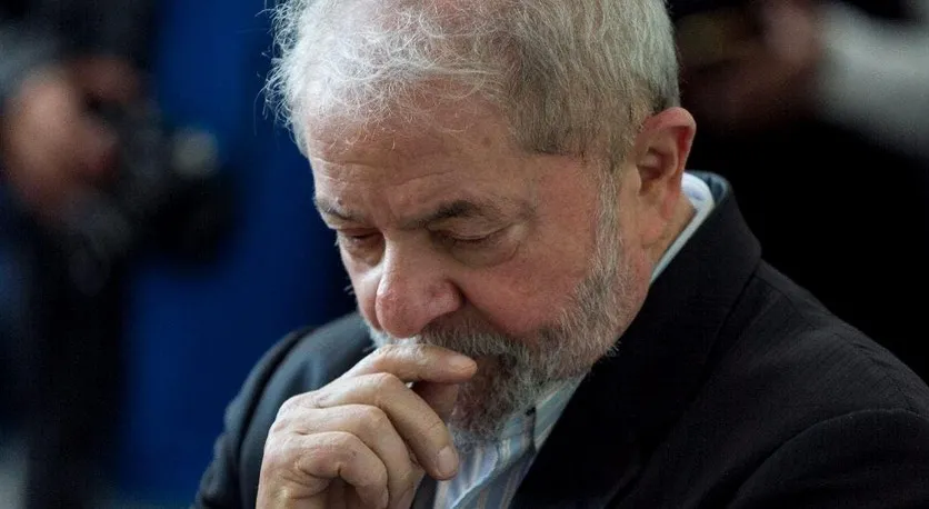 Quaest aponta 48% de rejeição — índice que colocou presidentes anteriores em situação delicada.