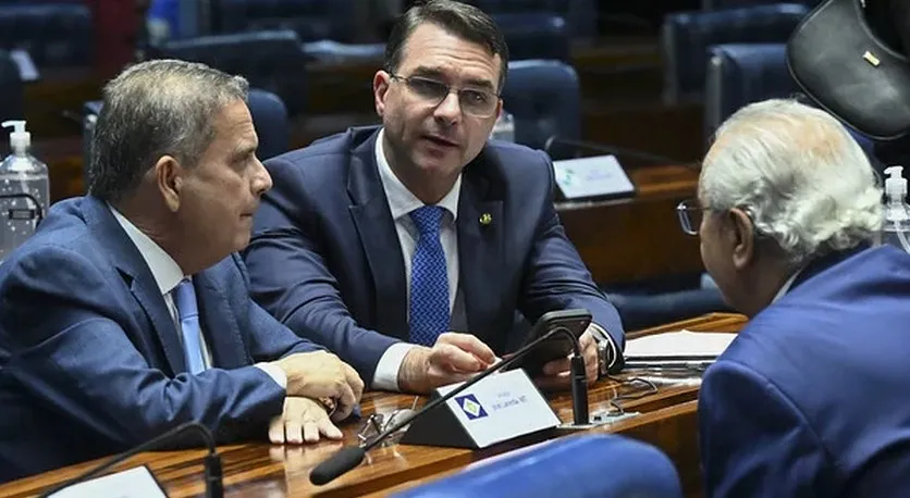 Oposição alega inconstitucionalidade formal e invasão de competência do Congresso